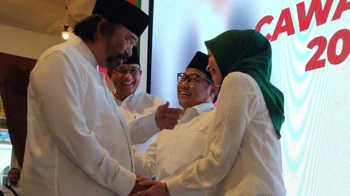 Reaksi Anies Baswedan saat deklarasi bersama Muhaimin Iskandar atau Cak Imin di Hotel Majapahit, Surabaya pada Sabtu (2/9/2023).