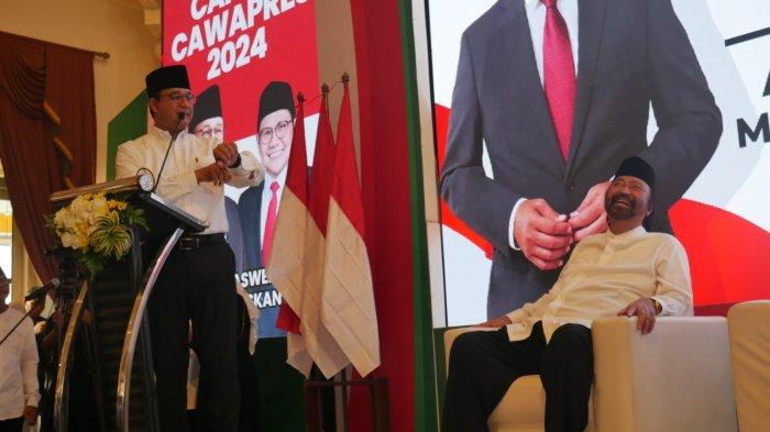 Reaksi Anies Baswedan saat deklarasi bersama Muhaimin Iskandar atau Cak Imin di Hotel Majapahit, Surabaya pada Sabtu (2/9/2023).