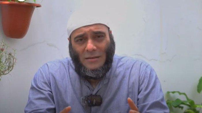 BACA SELENGKAPNYA: Gak bakal lagi deh minder soal bau badan kalau lagi kumpul bareng teman-teman. Coba resep herbal dari dr Zaidul Akbar, ampuh buat atasi masalah bau badan dan bau ketiak.
