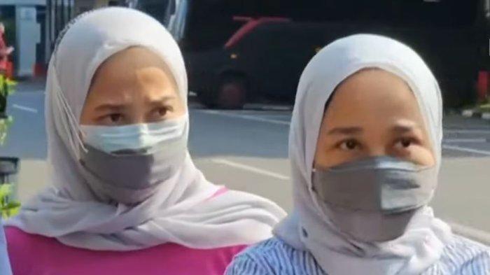 Beredar kabar si kembar Rihana Rihani pelaku penipuan iPhone kabur ke Surabaya dan Bali. Kenyataannya, pelaku penipuan dengan total kerugian Rp35 miliar tersebut, hanya bersembunyi di wilayah sekitar Jakarta. Lalu apa sih yang membuat Rihana Rihani sulit ditangkap?