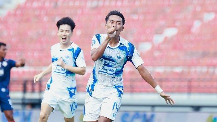 Selebrasi Riyan Ardiansyah usai mencetak gol untuk PSIS Semarang saat melawan Arema FC di Stadion Kapten I Wayan Dipta, Bali dalam lanjutan pekan ke-24 Liga 1 2023-2024, Senin (5/2/2024) Sore WIB.