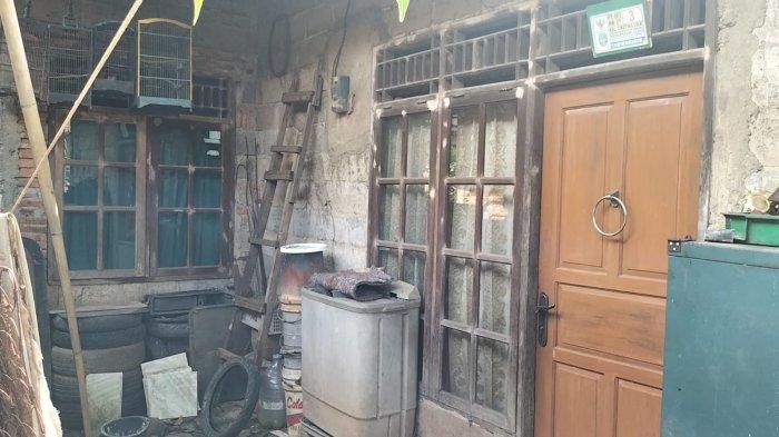 Rumah Didik Setiawan (61) terduga pelaku pembunuhan bocah 9 tahun di Ciketing Udik, Bekasi. Berikut potret rumah Didik Setiawan terduga pembunuh bocah perempuan di Ciketing Udik, Kecamatan Bantargebang, Kota Bekasi, Minggu (2/6/2024). 