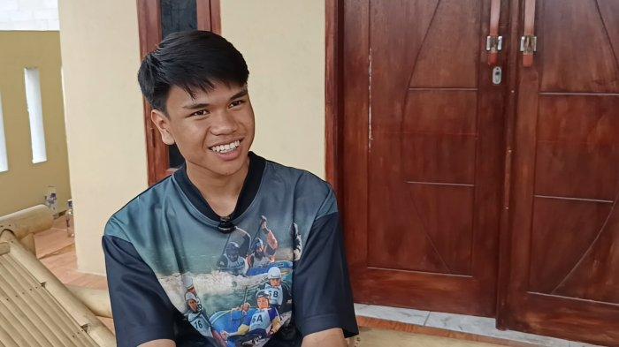 SOSOK KETUA RT GEN Z - Sahdan Arya Maulana, pemuda 19 tahun yang menjabat sebagai ketua RT 07 RW 08 Kelurahan Rawa Badak Selatan, Koja, Jakarta Utara. (TRIBUNJAKARTA.COM/GERALD LEONARDO AGUSTINO).