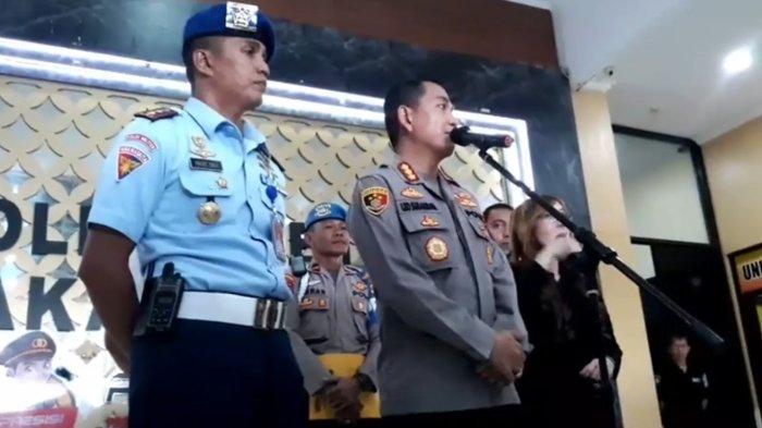 Kapolres Metro Jakarta Timur Kombes Leonardus Simarmata mengatakan sebelum jasad anak perwira TNI AU, CHR (16) ditemukan pihaknya sempat mendapatkan laporan soal kebakaran.