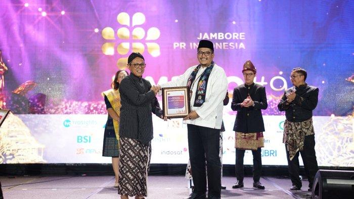 Sekretaris Perusahaan Bank DKI Arie Rinaldi dinobatkan sebagai pemimpin terpopuler 2023.