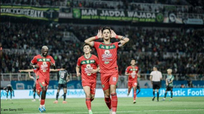 Selebrasi pemain Persebaya Surabaya Bruno Moreira bersama Francisco Rivera di Liga 1.