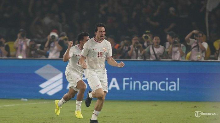 Selebrasi pesepak bola Timnas Indonesia Thom Haye selebrasi usai mencetak gola ke gawang Filipina saat pertandingan Kualifikasi Piala Dunia 2026 zona Asia di Stadion Utama Gelora Bung Karno (SUGBK), Jakarta