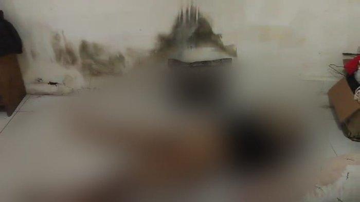 Seorang wanita ditemukan tewas bersimbah darah di sebuah ruko di Jalan Boulevard Raya, Kelapa Gading, Jakarta Utara, Sabtu (20/4/2024).