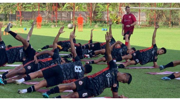 Sesi latihan Persija Jakarta di Nirwana Park, Depok, Jawa Barat, Senin (20/2/2023).
