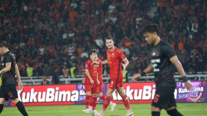 Penyerang Persija Jakarta, Marko Simic melakukan selebrasi usai mencetak gol ke gawang Persis Solo.