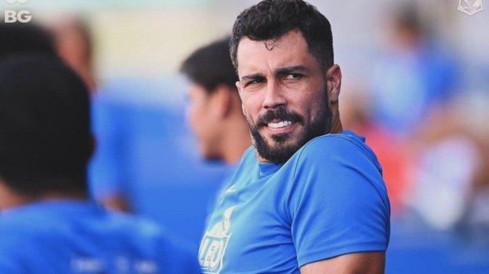 Sosok Victor Cardozo seorang bek asing berasal dari Brasil yang masuk radar transfer Persija Jakarta di Liga 1.