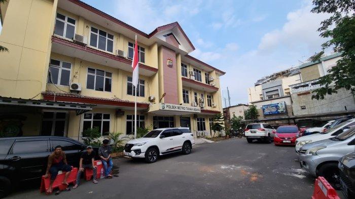 Suasana di Mapolsek Tanah Abang, Jakarta Pusat usai ada 16 tahanannya yang kabur pada Senin dini hari tadi.