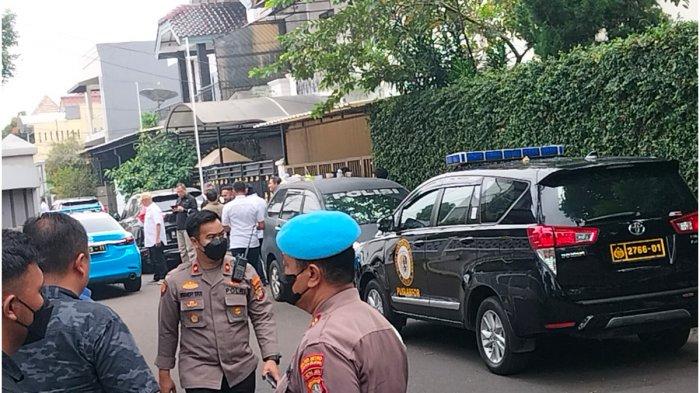 Olah TKP Kasus Polisi Tembak Polisi di Rumah Kadiv Propam, Tim Inafis ...