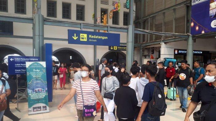 Sepekan Setelah Lebaran Pemudik Yang Kembali Ke Jakarta Naik Kereta