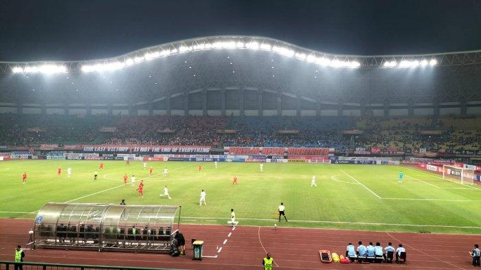 Suasana pertandingan Persija Jakarta vs Borneo FC di Stadion Patriot Candrabhaga Bekasi, Rabu (9/8/2023). 