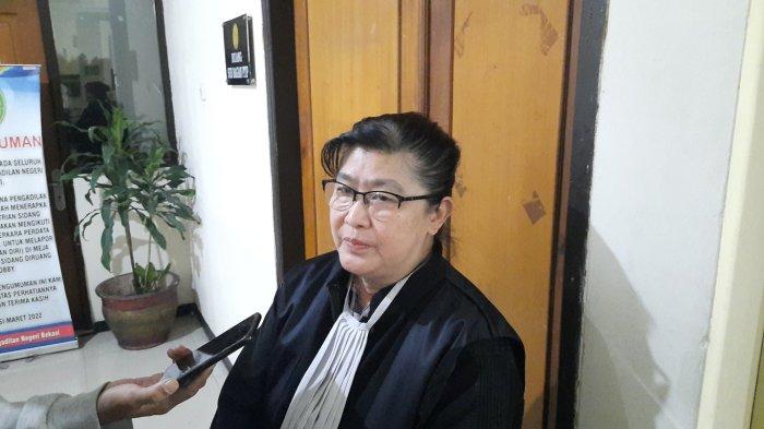 Sugijati, Kuasa Hukum Wowon Cs saat dijumpai di Pengadilan Negeri Bekasi, Selasa (1/8/2023).