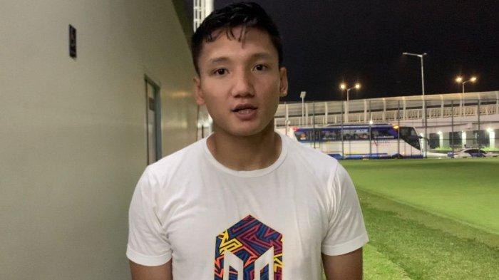 Syahrian Abimanyu usai menjalani sesi latihan di Lapangan luar Jakarta International Stadium (JIS), Jakarta, Senin (27/3/2023).