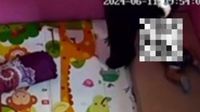 Tak cuma balita, seorang influencer parenting di Depok diduga injak hingga pukul bayi yang sedang tengkurap.