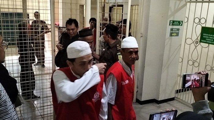 Terdakwa kasus serial killer Bekasi Cianjur Wowon Cs saat hadir di sidang PN Bekasi, Senin (25/9/2023).