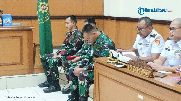 Tiga oknum anggota TNI AL pelaku pembunuhan bos rental mobil saat dihadirkan di Pengadilan Militer II-08 Jakarta, Senin (10/2/2025). (TRIBUNJAKARTA.COM/BIMA PUTRA).