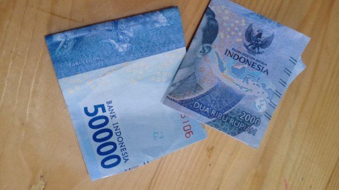 Bu Ibu, Hati-hati Tertukar Uang Rp 2 Ribu yang Baru dengan Rp 50 Ribu ...