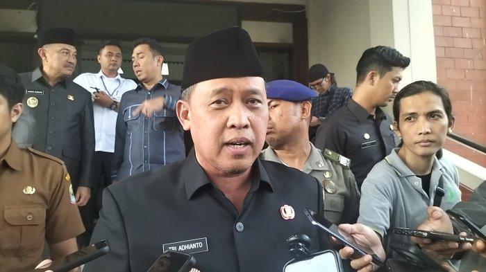 WALKOT BEKASI - Wali Kota Bekasi Tri Adhianto usai rapat paripurna di Gedung DPRD Jalan Chairil Anwar, Kecamatan Bekasi Timur, Senin (3/3/2025). 