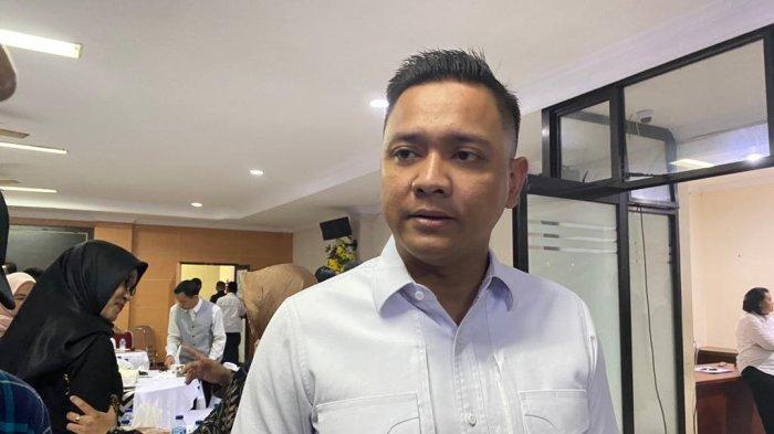 Wakasat Reskrim Polres Metro Jakarta Selatan Kompol Henrikus Yossi saat diwawancarai terkait kasus gadis 16 tahun dicabuli ayah tiri, Kamis (13/7/2023).