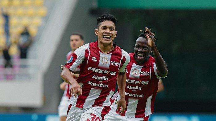 Winger Persis Solo, Althaf Indie merayakan gol ke ke gawang tim tamu Persik Kediri pada pertandingan Liga 1 2023 pekan 25 di Stadion Manahan, Sabtu (24/2/2024) petang WIB.