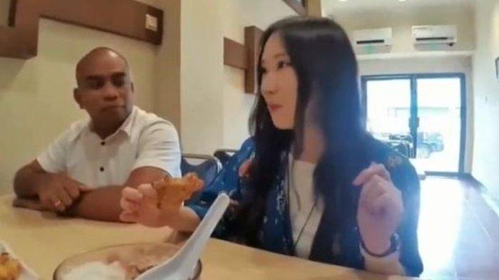 Video yang merekam seorang YouTuber asal Korea Selatan bernama Jiah mendapatkan pelecehan seksual viral di media sosial.