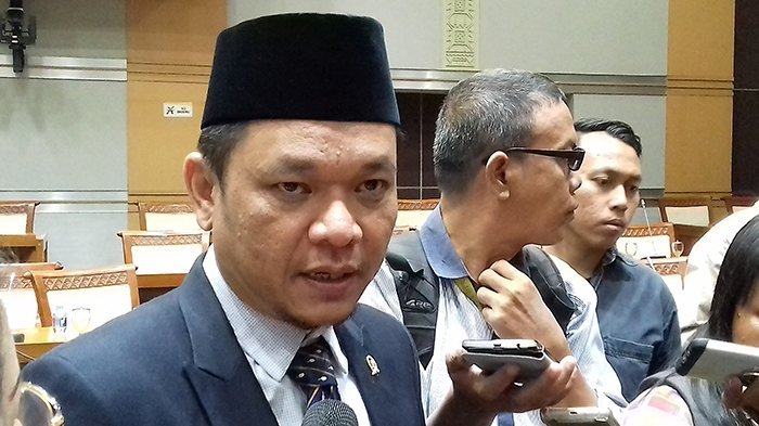 politisi Golkar Ace Hasan Syadzily usai dilantik sebagai Wakil Ketua Komisi VIII DPR RI, di Ruang Rapat Komisi VIII, Kompleks Parlemen Senayan, Jakarta Pusat, Rabu (28/3/2018).