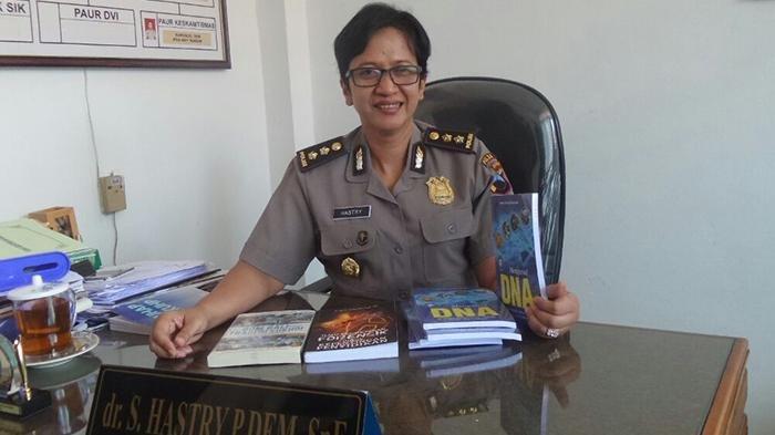 Kepala Sub Bidang Kedokteran dan Kepolisian Polda Jawa Tengah, AKBP Sumy Hastry Purwanti, saat ditemui di ruangan kerjanya di Rumah Sakit Bhayangkara Polda Jateng, Semarang, Selasa (30/8/2016).