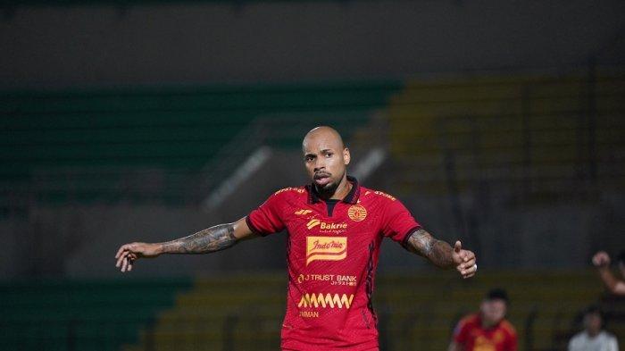 Aksi penyerang Persija Jakarta, Gustavo Almeida beraksi di kompetisi Liga 1.
