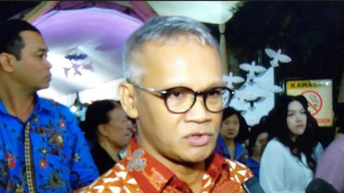 Anggota DPR RI dari fraksi PDIP, Yohanes Aria Bima Trihastoto, saat memberi keterangan kepada awak wartawan usai mengikuti malam Paskah, di Gereja Katedral, Jakarta Pusat, Sabtu (20/4/2019).