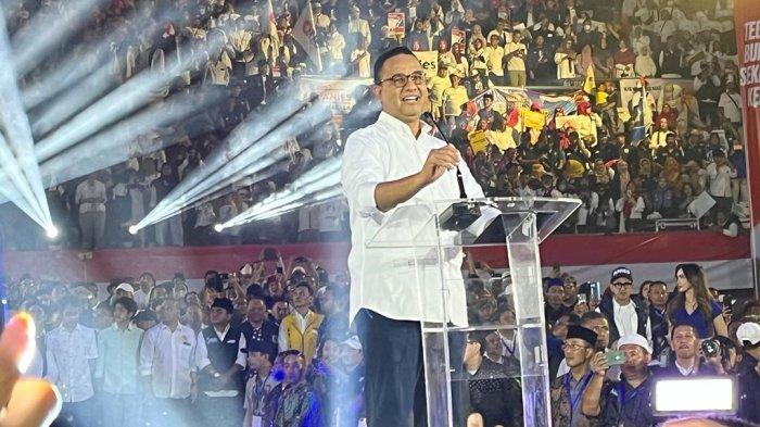 Bakal calon presiden Anies Baswedan berpidato di depan ribuan relawan pendukung Anies Baswedan dalam acara Temu Kebangsaan Relawan di Tennis Indoor Senayan, Tanah Abang, Jakarta Pusat, Minggu (21/5/2023).