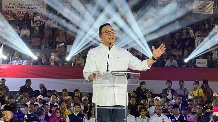 Bakal calon presiden (bacapres) Koalisi Perubahan Anies Baswedan berpidato dalam acara 'Temu Kebangsaan Relawan Anies Baswedan' di Tennis Indoor Senayan, Jakarta, Minggu (21/5/2023.