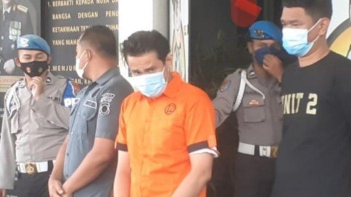 Artis Bobby Joseph yang diamankan Polres Tangerang Selatan karena tersandung kasus narkoba, Senin (13/12/2021).