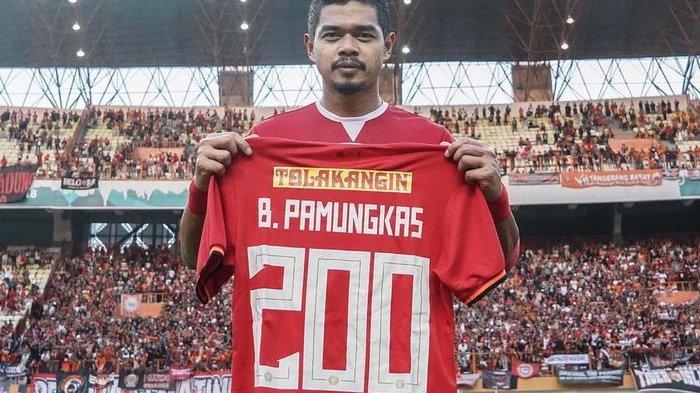 Bambang Pamungkas telah mencetak 200 gol untuk Persija Jakarta setelah membobol gawang Borneo FC, Sabtu (29/6/2019).