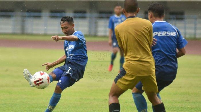 Beckham Putra Nugraha (kiri) kembali mendapat pemanggilan dari Timnas U-19
