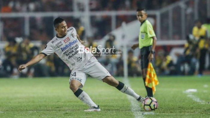 Bek Bali United, Ricky Fajrin.