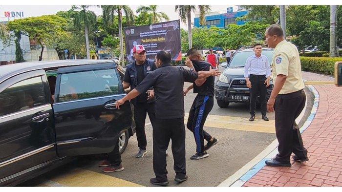 Berstatus saksi, belasan taruna STIP Jakarta dibawa ke Mapolres Metro Jakarta Utara untuk dimintai keterangan kasus tewasnya Putu Satria Ananta Rustika (19).