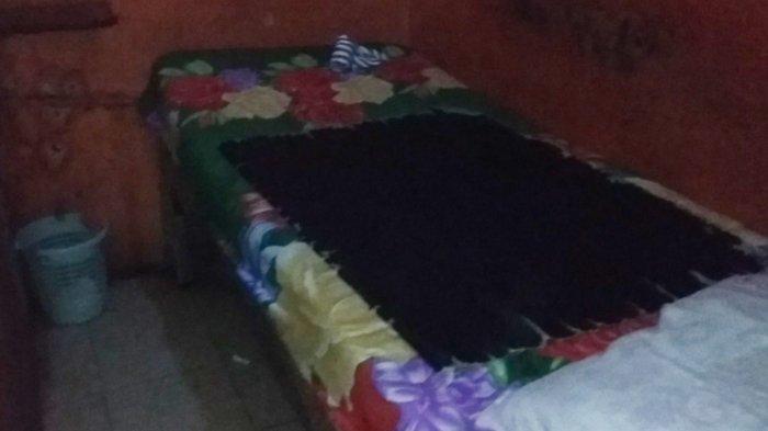 Bilik kamar di gang Royal, RT 02/RW 13 Kelurahan Penjaringan, Kecamatan Penjaringan, Jakarta Utara, Rabu (29/1/2020) malam.