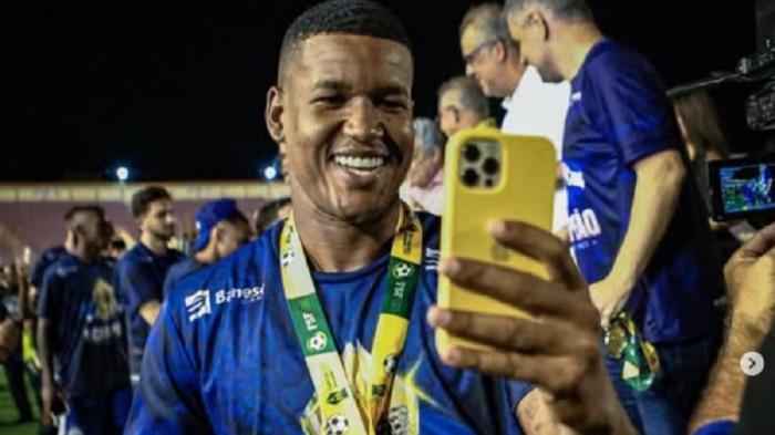 Alan Cardoso sudah berpamitan dengan klubnya, Confianca klub Liga Brasil. Kini peluang bergabung ke Persija Jakarta sangat besar.