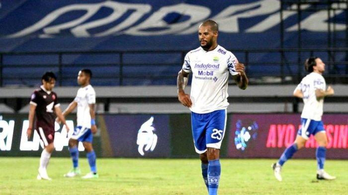 David Da Silva saat beraksi di pertandingan melawan PSM Makassar dalam laga tunda pekan ke-22 Liga 1, kompetisi tertinggi Liga Indonesia 2021-2022 pada Selasa (22/2/2022).