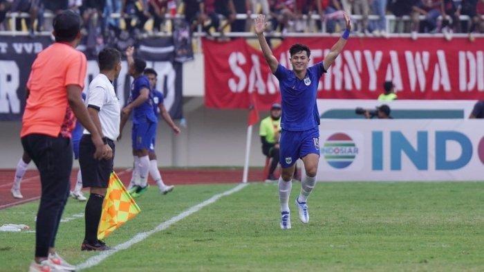 Ekspresi pesepak bola PSIS Semarang, Alfeandra Dewangga 