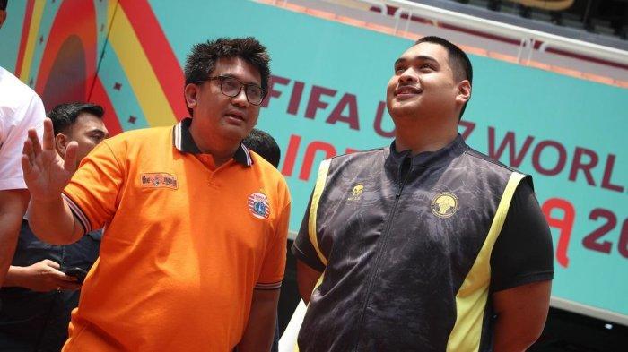 Menteri Pemuda dan Olahraga (Menpora) Dito Ariotedjo bersama ketum The Jakmania Diky Soemarno di Jakarta International Stadium (JIS)