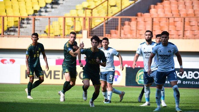 Pertandingan Persikabo 1973 melawan Persita Tangerang berlangsung di Stadion Wibawa Mukti, Cikarang, pada Jumat (28/7/2023).