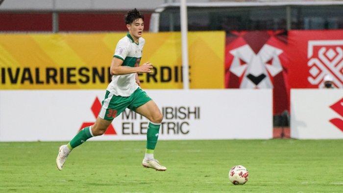 Aksi pemain bertahan Elkan Baggott saat memperkuat Timnas Indonesia di Piala AFF 2020 yang berlangsung di Singapura.