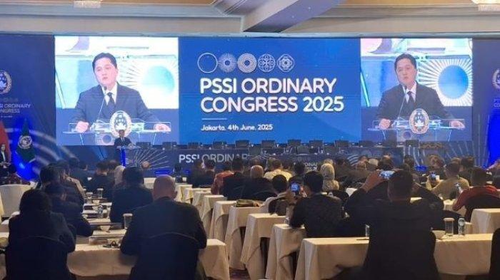KONGRES BIASA PSSI - Ketua Umum PSSI, Erick Thohir saat menyampaikan kata sambutan dalam Kongres Biasa PSSI di Hotel Ritz Carlton, Kuningan, Jakarta, Rabu (4/6/2025).