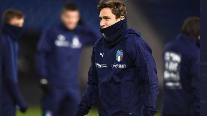 Federico Chiesa saat membela Timnas Italia. Chiesa direkrut Juventus dari Fiorentina pada bursa transfer musim panas 2020.