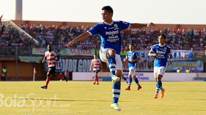 Gelandang Persib Bandung, Dedi Kusnandar.